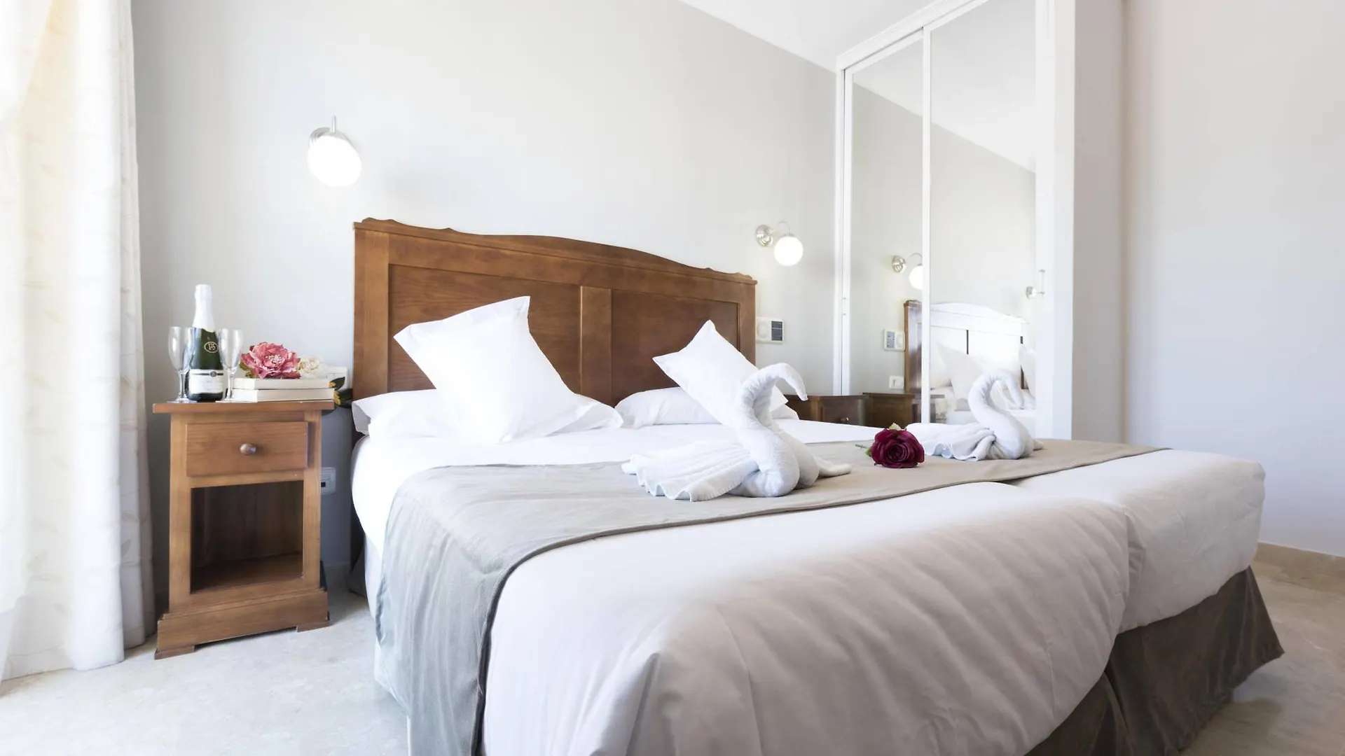 Hotel Toboso Chaparil Nerja 3*,  Spanje